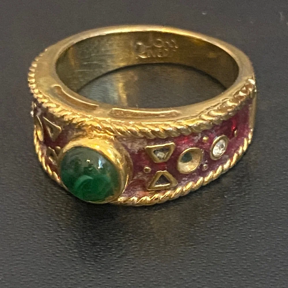 Vintage Joan Rivers Gold-Tone Green Stone & Red Enamel Ring size 9 - Picture 1 of 8